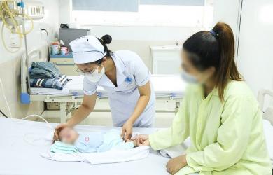 Từ vụ em bé bị sặc sữa ở Hải Phòng: Bác sĩ chỉ cách sơ cứu cha mẹ cần nhớ